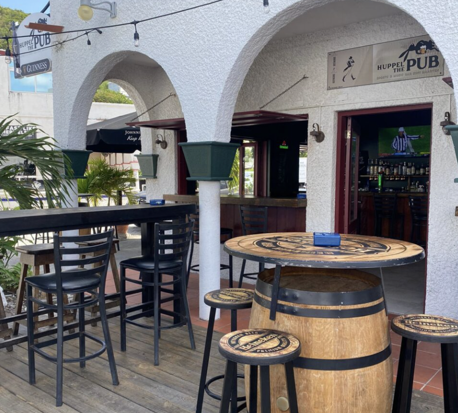 Huppel The Pub SXM view of the outside tables and chairs