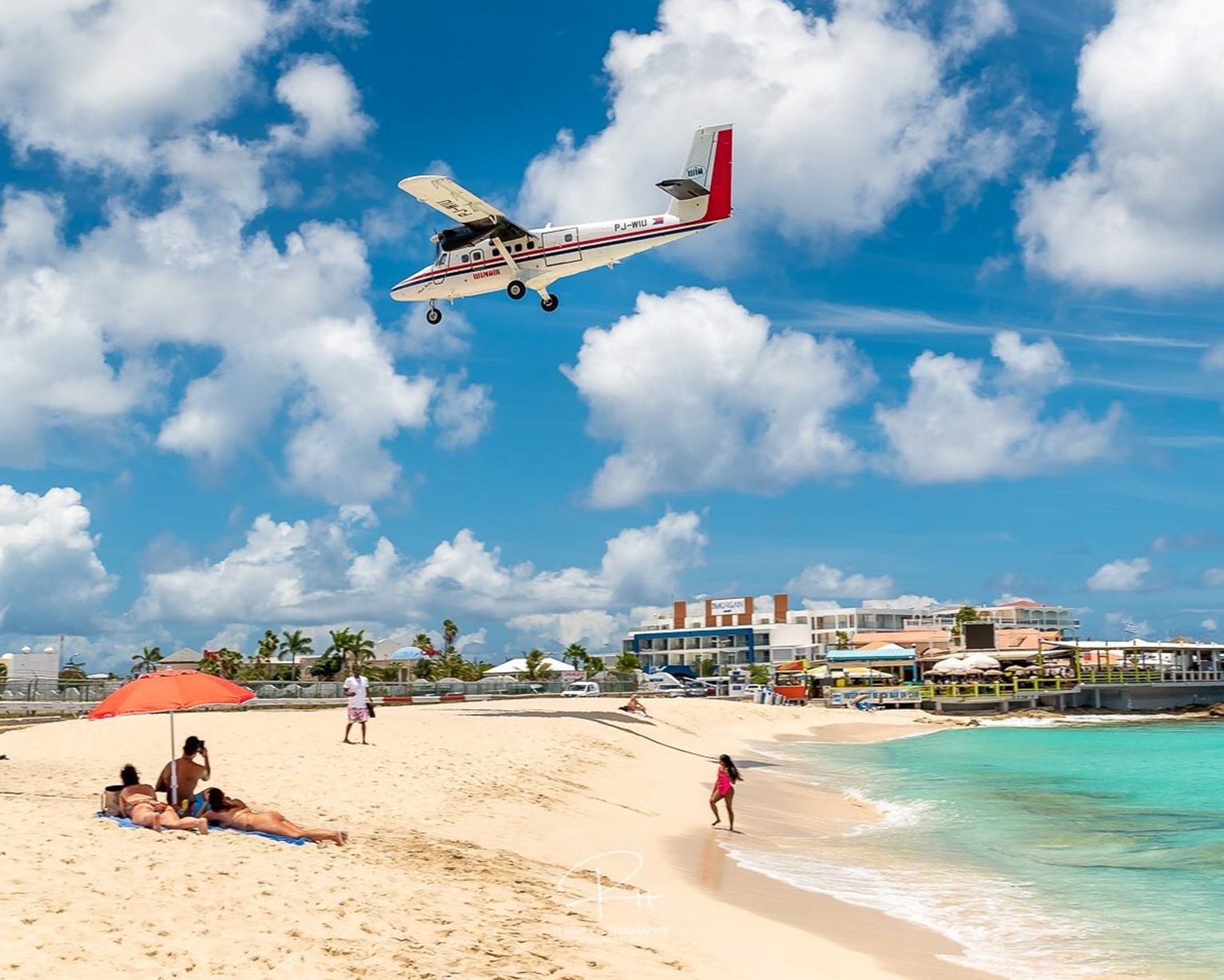 Photos Winair over maho beach