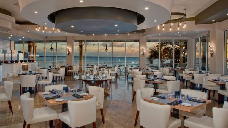 Restaurants & Bars of Dutch & French side St Maarten / St Martin