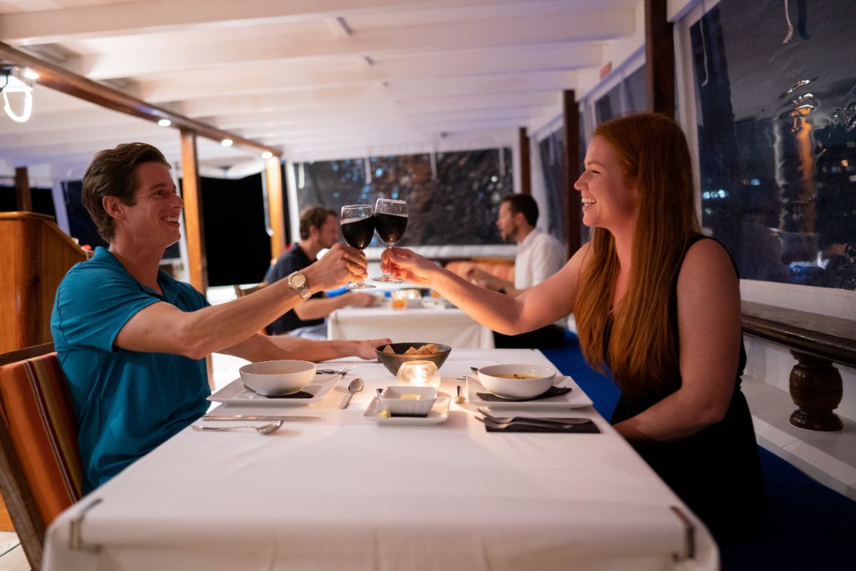 Tourist on the Themed sunset dinner cruise of spirit of St Maarten