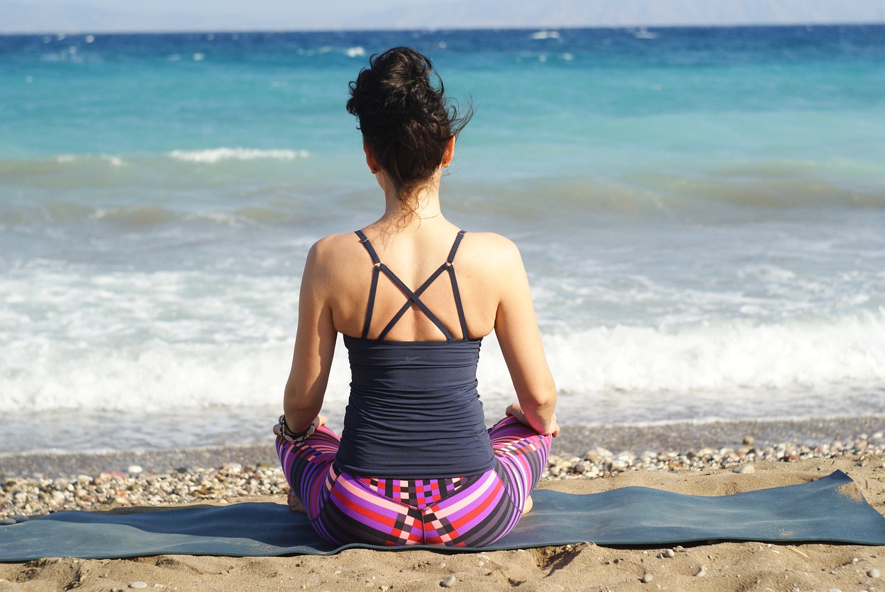 woman doing yoga at the beach of sint maarten